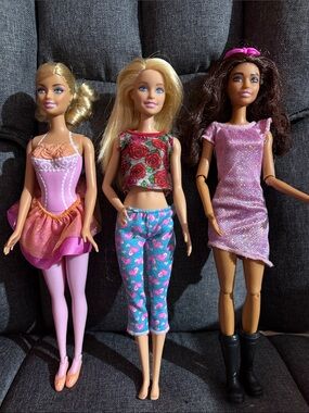 Ballerina Barbie and Skipper Dolls Lot - Pink, Purple, Blue Outfits